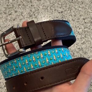 Vineyard Vines men’s size 34 all over print canvas and leather belt